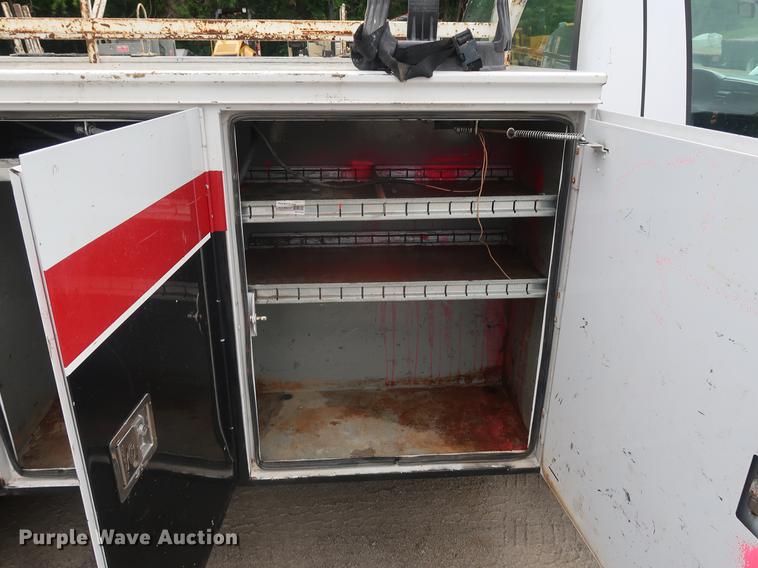 image for item EP9465 2007 Ford F350 Super Duty utility bed pickup truck