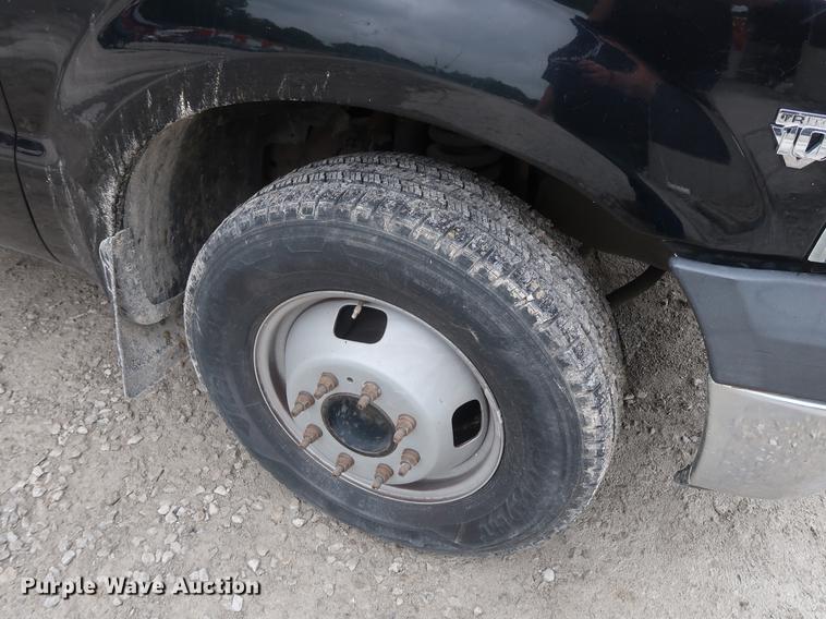 image for item EP9465 2007 Ford F350 Super Duty utility bed pickup truck