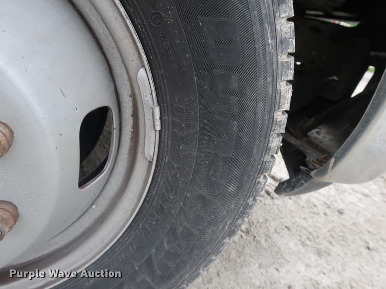 image for item EP9465 2007 Ford F350 Super Duty utility bed pickup truck