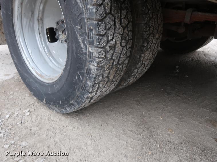 image for item EP9465 2007 Ford F350 Super Duty utility bed pickup truck