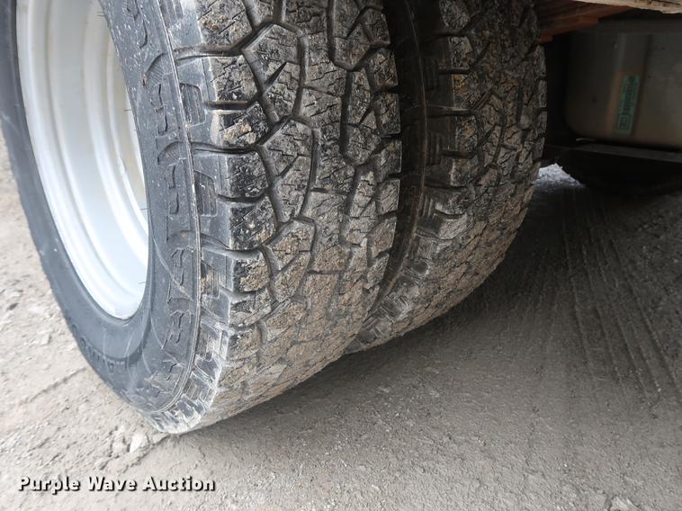 image for item EP9465 2007 Ford F350 Super Duty utility bed pickup truck