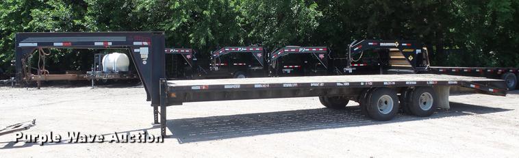 image for item ER9533 2003 Titan equipment trailer