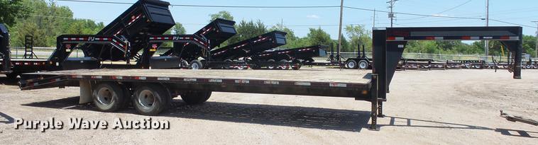 image for item ER9533 2003 Titan equipment trailer