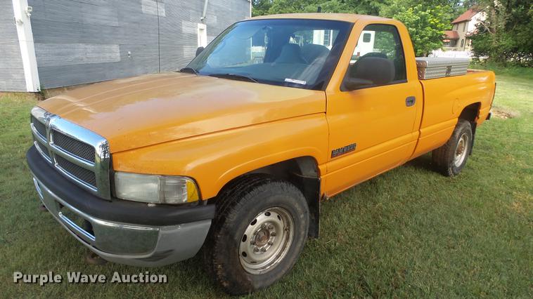image for item ER9537 2001 Dodge Ram 2500 pickup truck