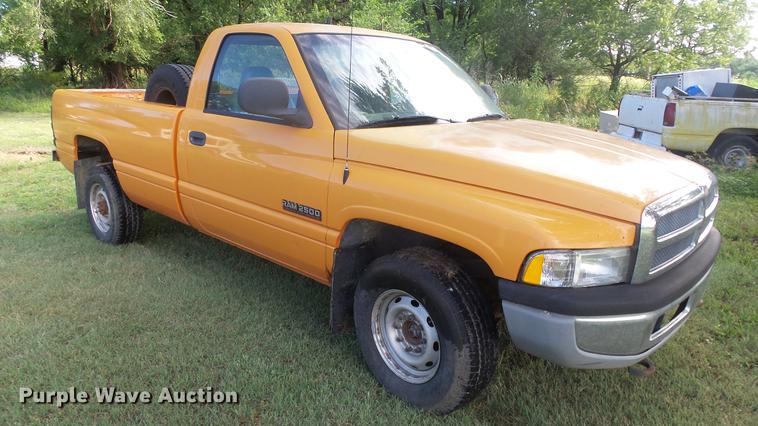 image for item ER9537 2001 Dodge Ram 2500 pickup truck