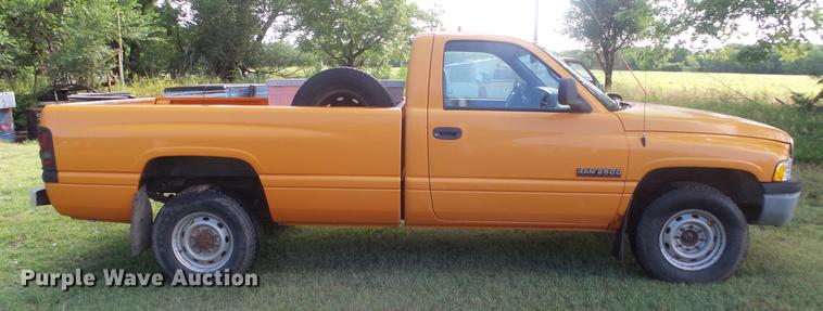 image for item ER9537 2001 Dodge Ram 2500 pickup truck