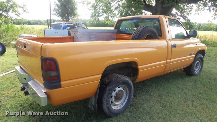 image for item ER9537 2001 Dodge Ram 2500 pickup truck