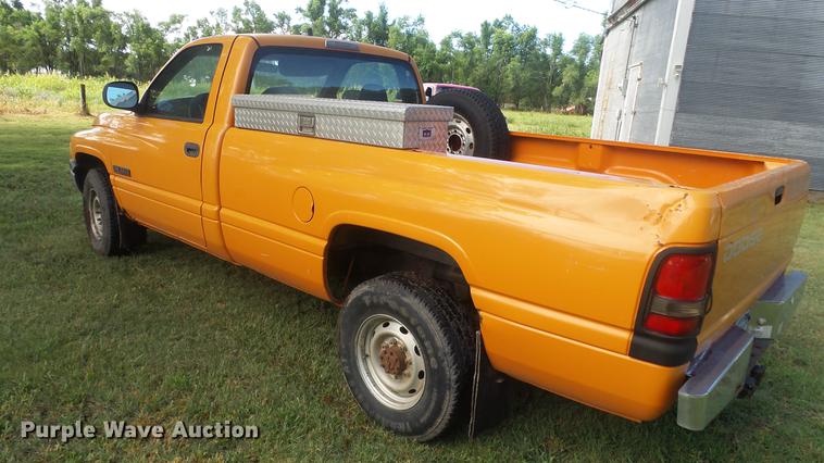 image for item ER9537 2001 Dodge Ram 2500 pickup truck