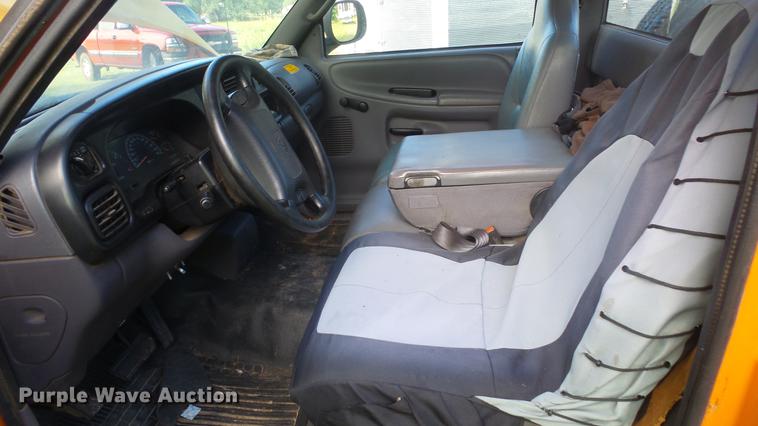 image for item ER9537 2001 Dodge Ram 2500 pickup truck