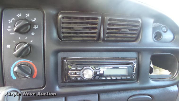 image for item ER9537 2001 Dodge Ram 2500 pickup truck