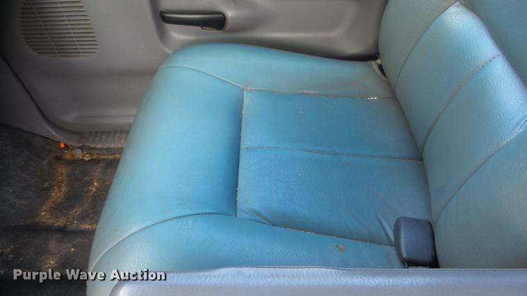 image for item ER9537 2001 Dodge Ram 2500 pickup truck