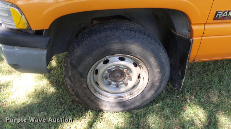 image for item ER9537 2001 Dodge Ram 2500 pickup truck