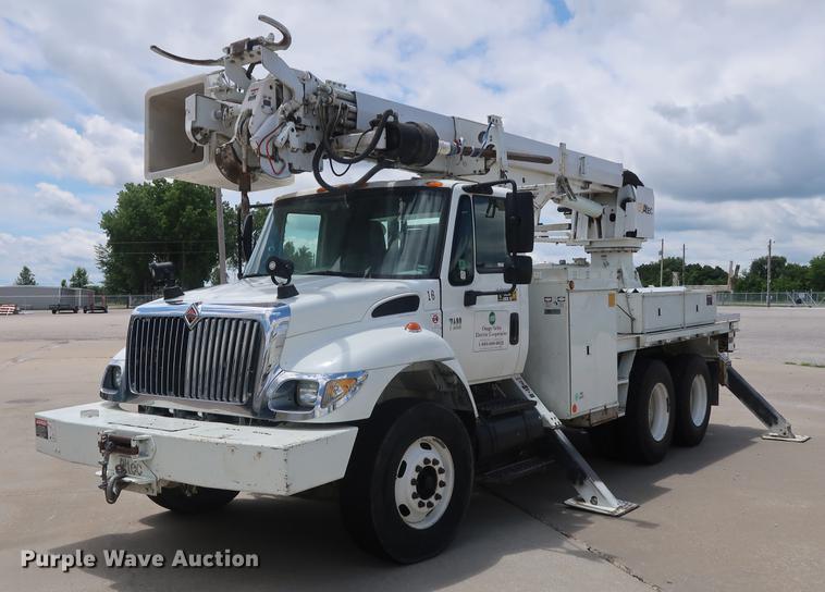 image for item AX9030 2007 International 7400 digger derrick truck