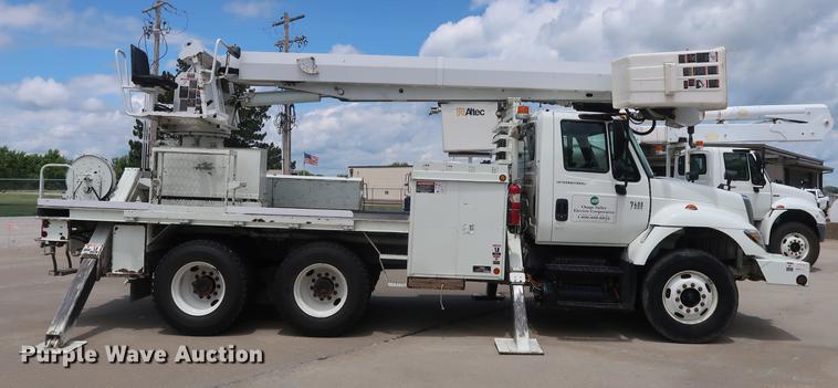 image for item AX9030 2007 International 7400 digger derrick truck