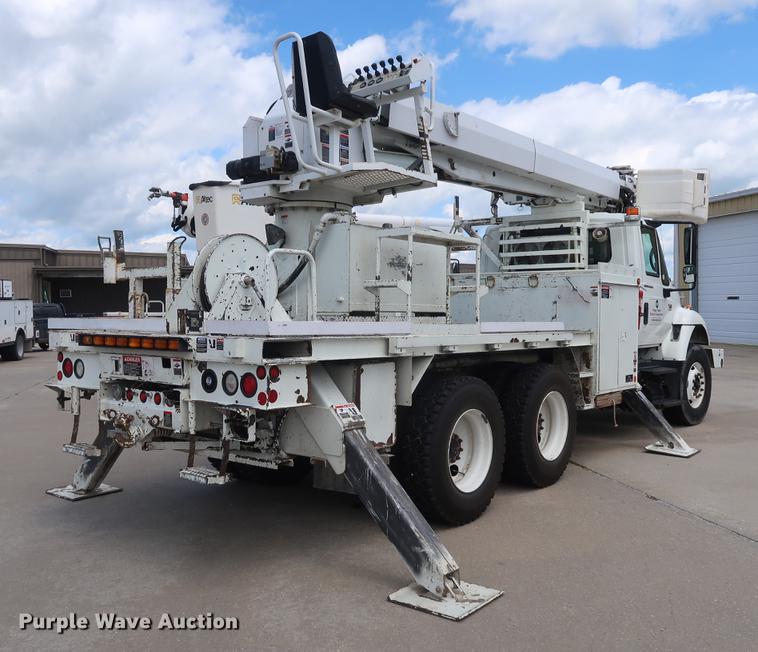 image for item AX9030 2007 International 7400 digger derrick truck