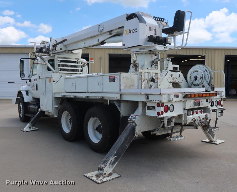 image for item AX9030 2007 International 7400 digger derrick truck