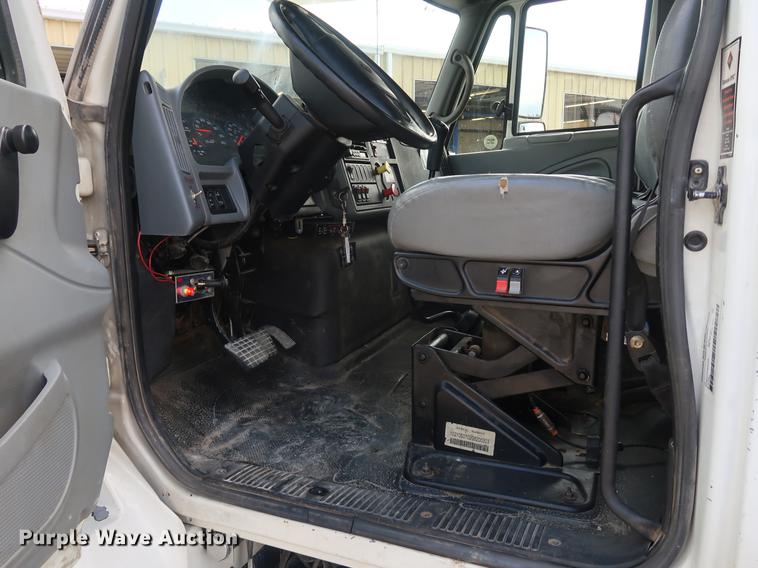 image for item AX9030 2007 International 7400 digger derrick truck