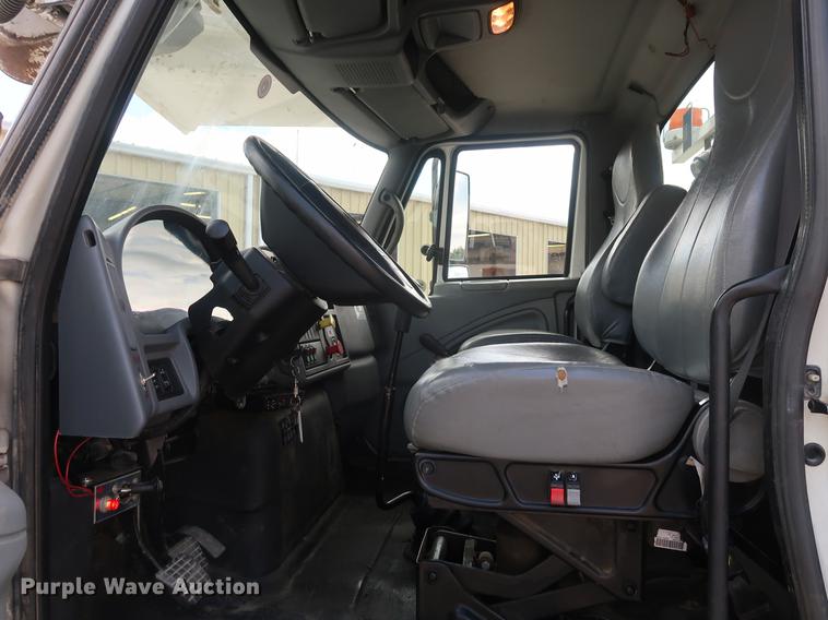 image for item AX9030 2007 International 7400 digger derrick truck