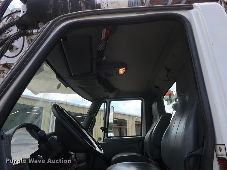 image for item AX9030 2007 International 7400 digger derrick truck