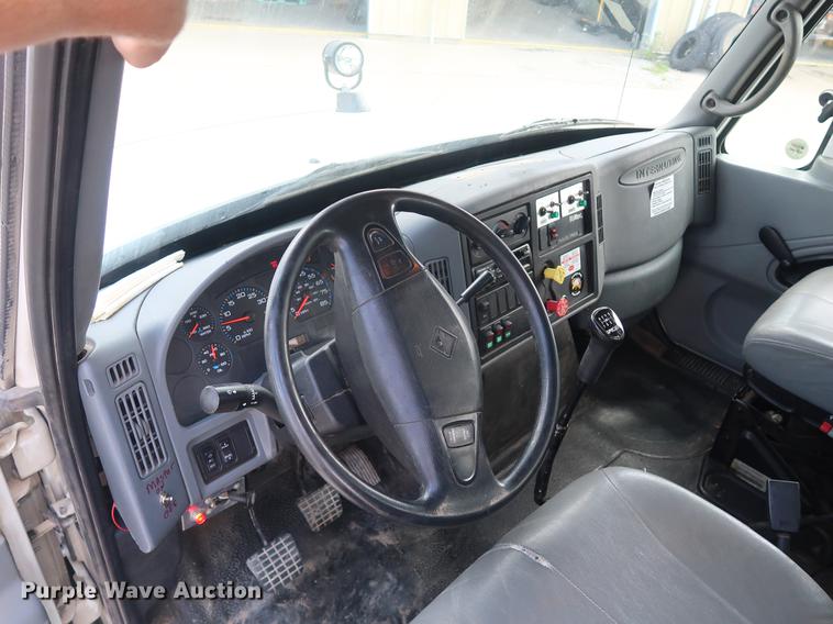 image for item AX9030 2007 International 7400 digger derrick truck