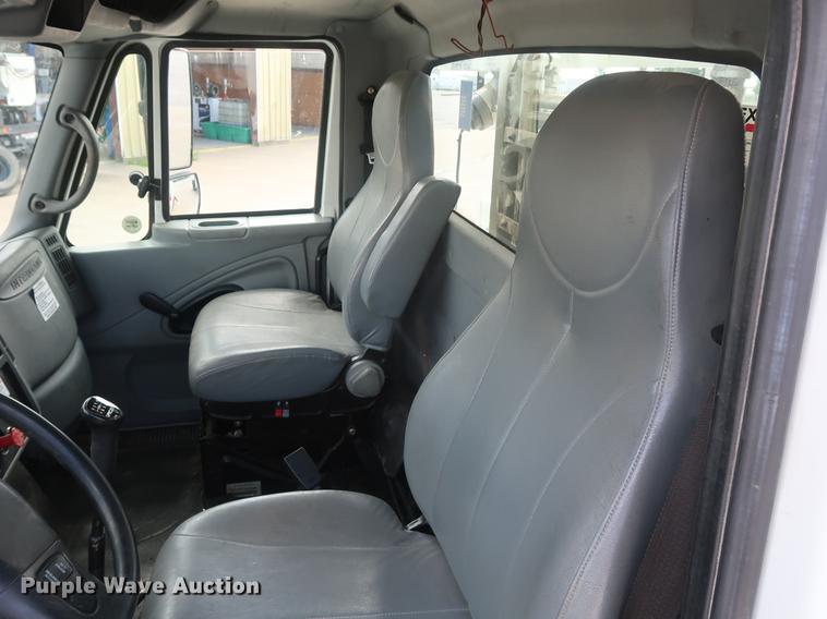 image for item AX9030 2007 International 7400 digger derrick truck