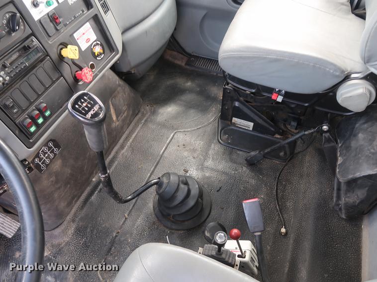 image for item AX9030 2007 International 7400 digger derrick truck