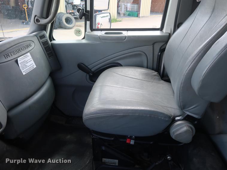 image for item AX9030 2007 International 7400 digger derrick truck