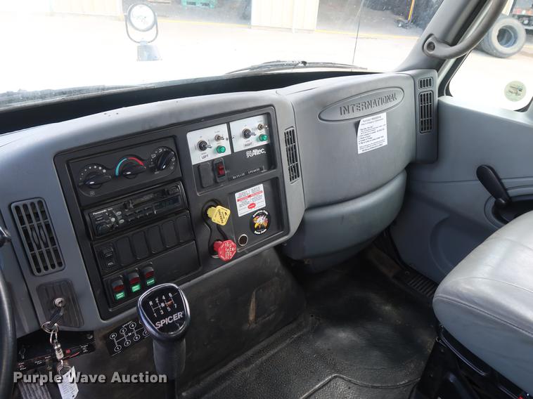 image for item AX9030 2007 International 7400 digger derrick truck