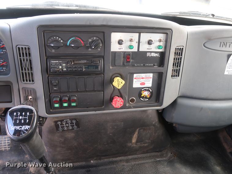 image for item AX9030 2007 International 7400 digger derrick truck