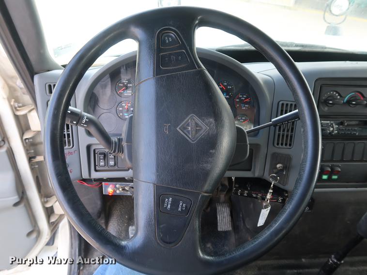 image for item AX9030 2007 International 7400 digger derrick truck