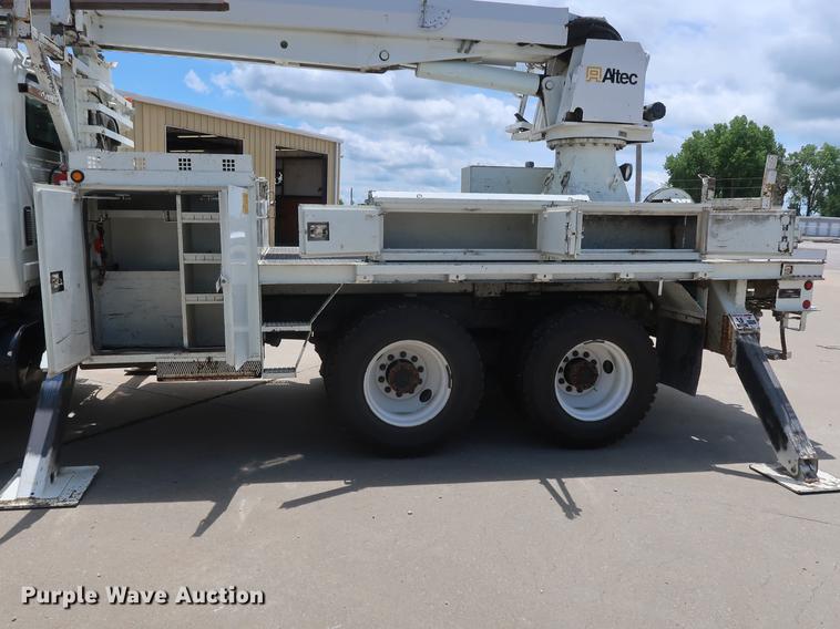 image for item AX9030 2007 International 7400 digger derrick truck