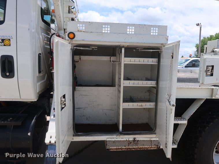 image for item AX9030 2007 International 7400 digger derrick truck