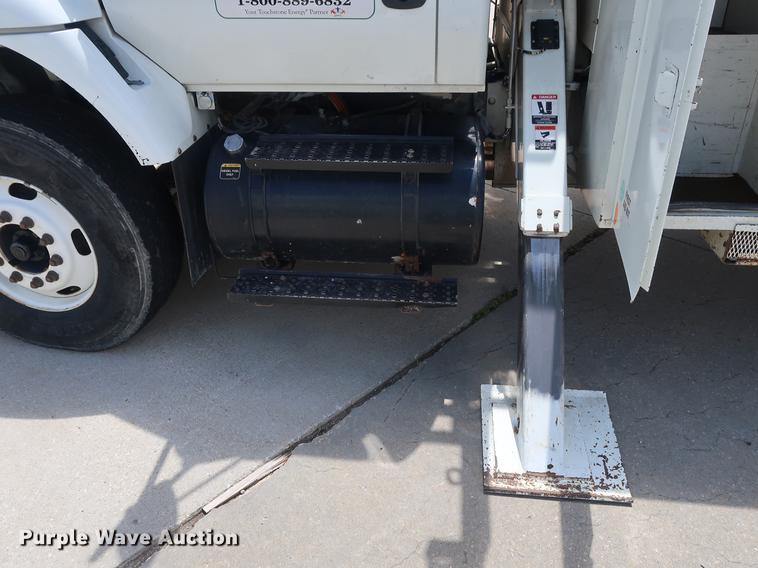 image for item AX9030 2007 International 7400 digger derrick truck