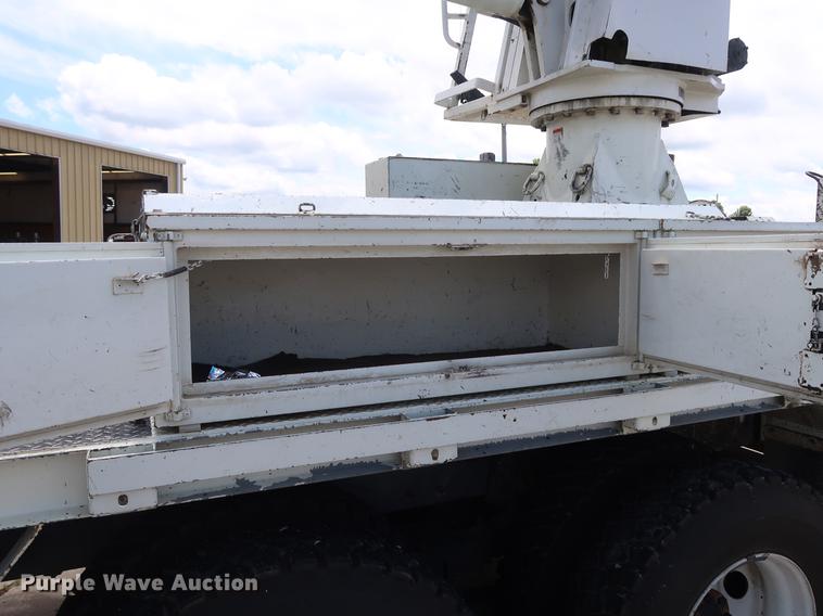 image for item AX9030 2007 International 7400 digger derrick truck
