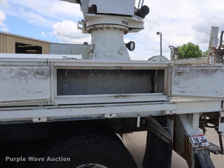 image for item AX9030 2007 International 7400 digger derrick truck