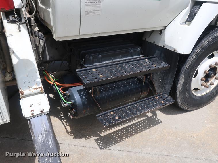 image for item AX9030 2007 International 7400 digger derrick truck