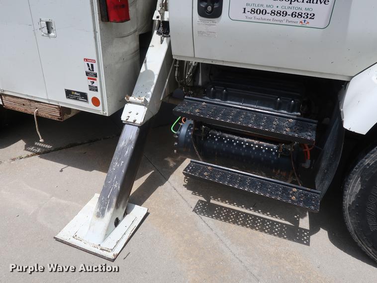 image for item AX9030 2007 International 7400 digger derrick truck