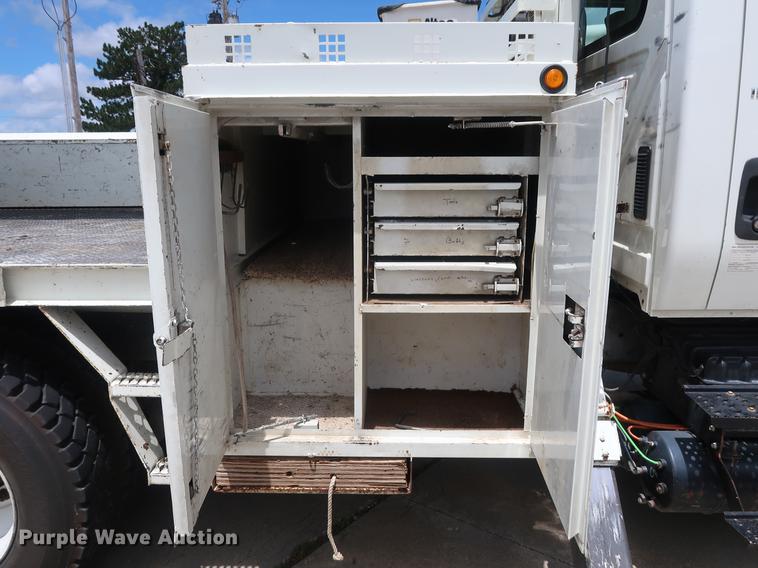 image for item AX9030 2007 International 7400 digger derrick truck