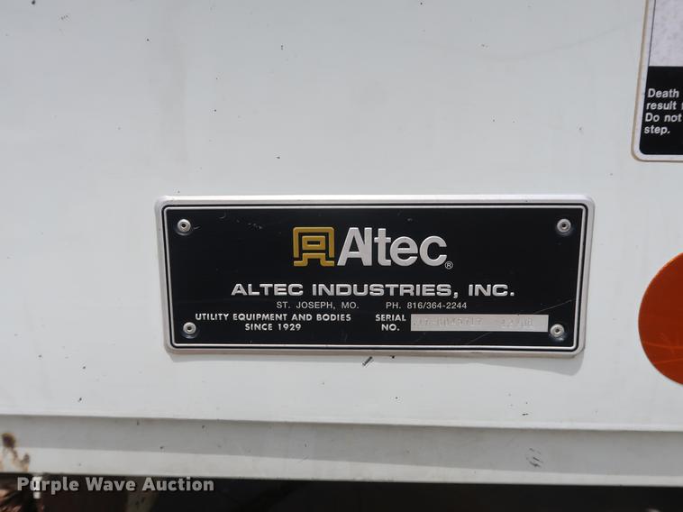 image for item AX9030 2007 International 7400 digger derrick truck