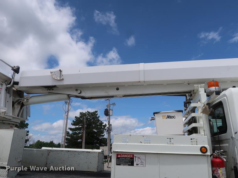 image for item AX9030 2007 International 7400 digger derrick truck