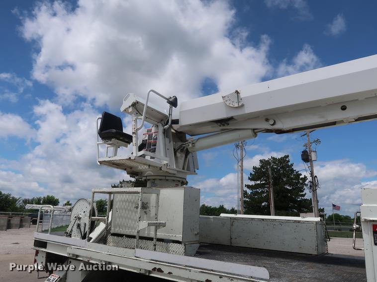 image for item AX9030 2007 International 7400 digger derrick truck