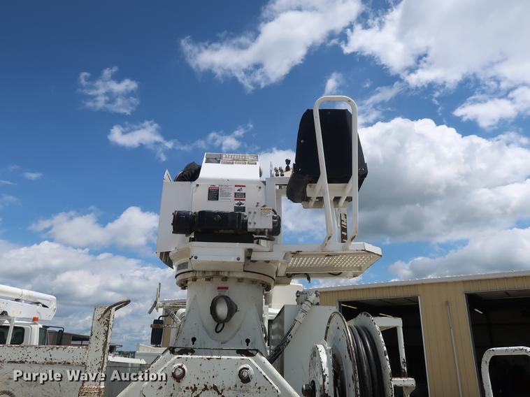 image for item AX9030 2007 International 7400 digger derrick truck