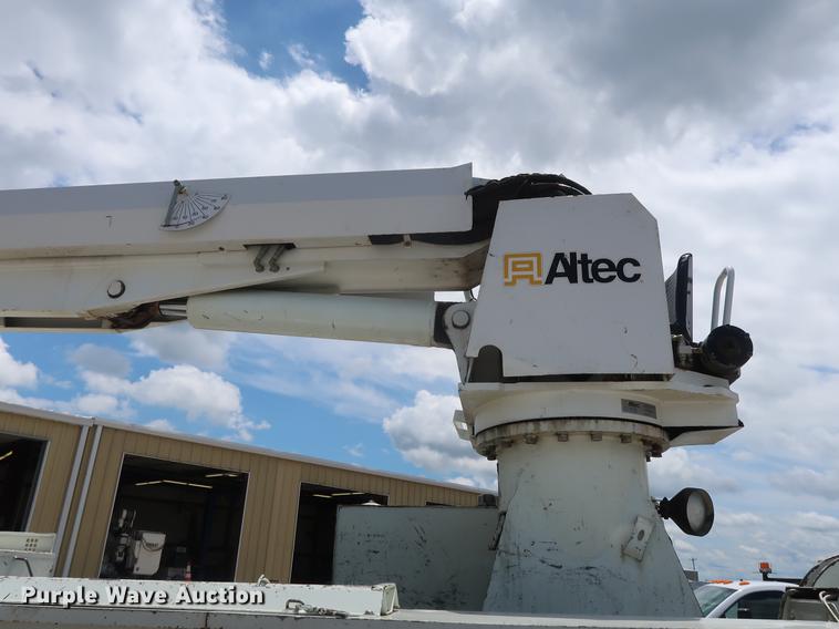 image for item AX9030 2007 International 7400 digger derrick truck