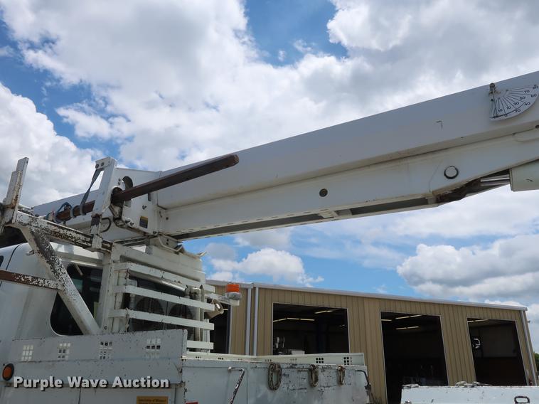 image for item AX9030 2007 International 7400 digger derrick truck