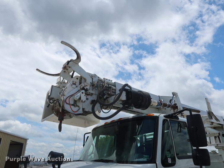 image for item AX9030 2007 International 7400 digger derrick truck