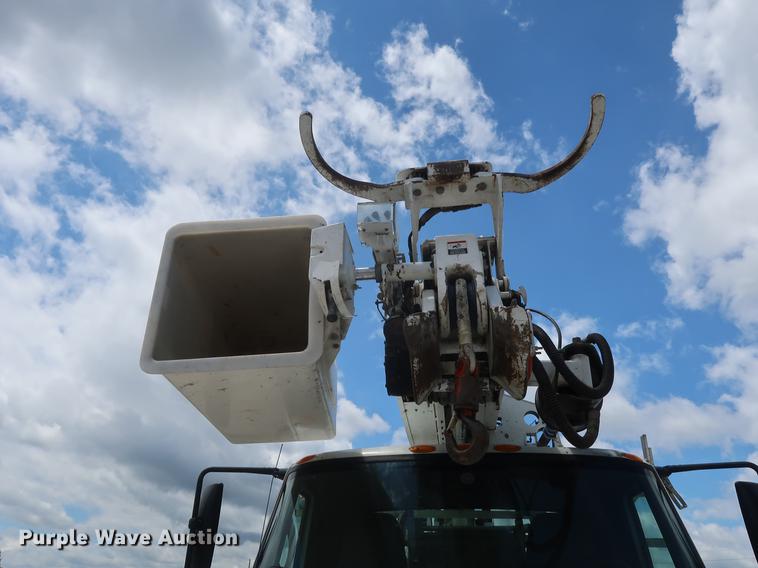 image for item AX9030 2007 International 7400 digger derrick truck