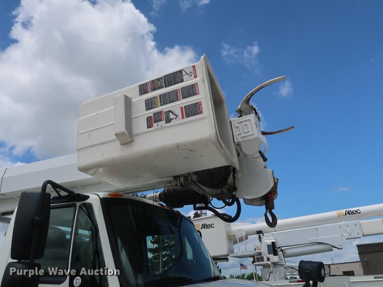 image for item AX9030 2007 International 7400 digger derrick truck