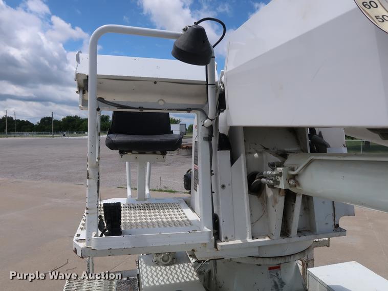 image for item AX9030 2007 International 7400 digger derrick truck