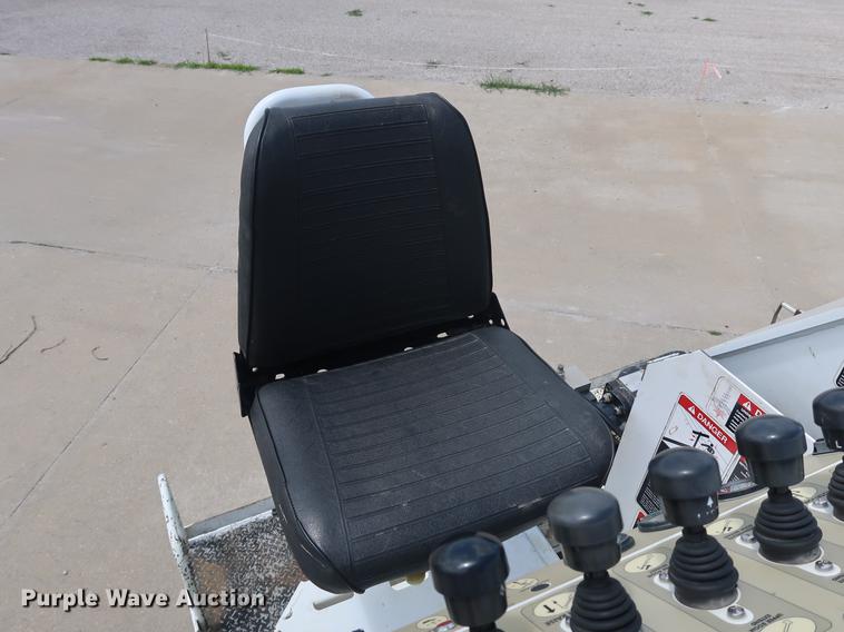 image for item AX9030 2007 International 7400 digger derrick truck