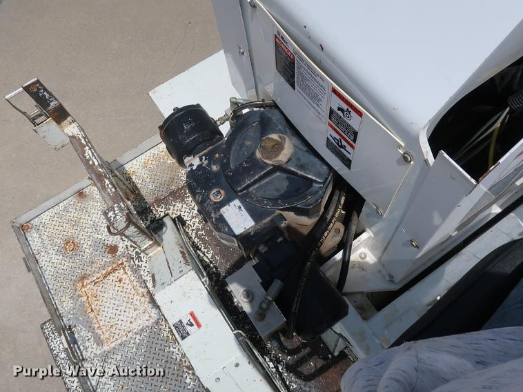 image for item AX9030 2007 International 7400 digger derrick truck